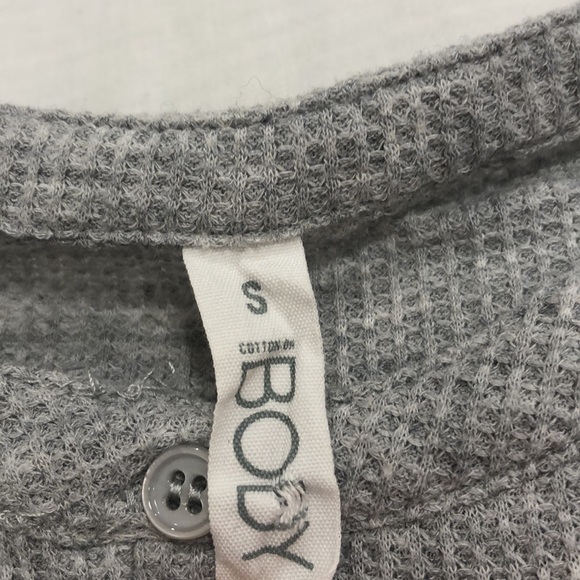 Women’s grey long sleeve waffle top. - Picture 2 of 2